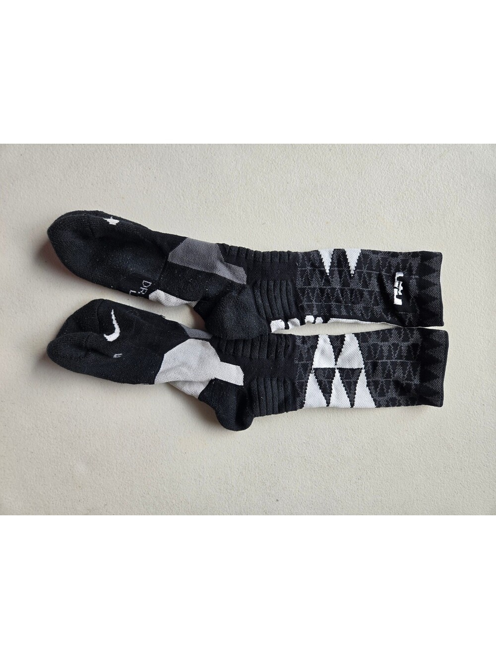 Nike LeBron Hyper Elite Basketball Crew Socks Black White Dri-FIT